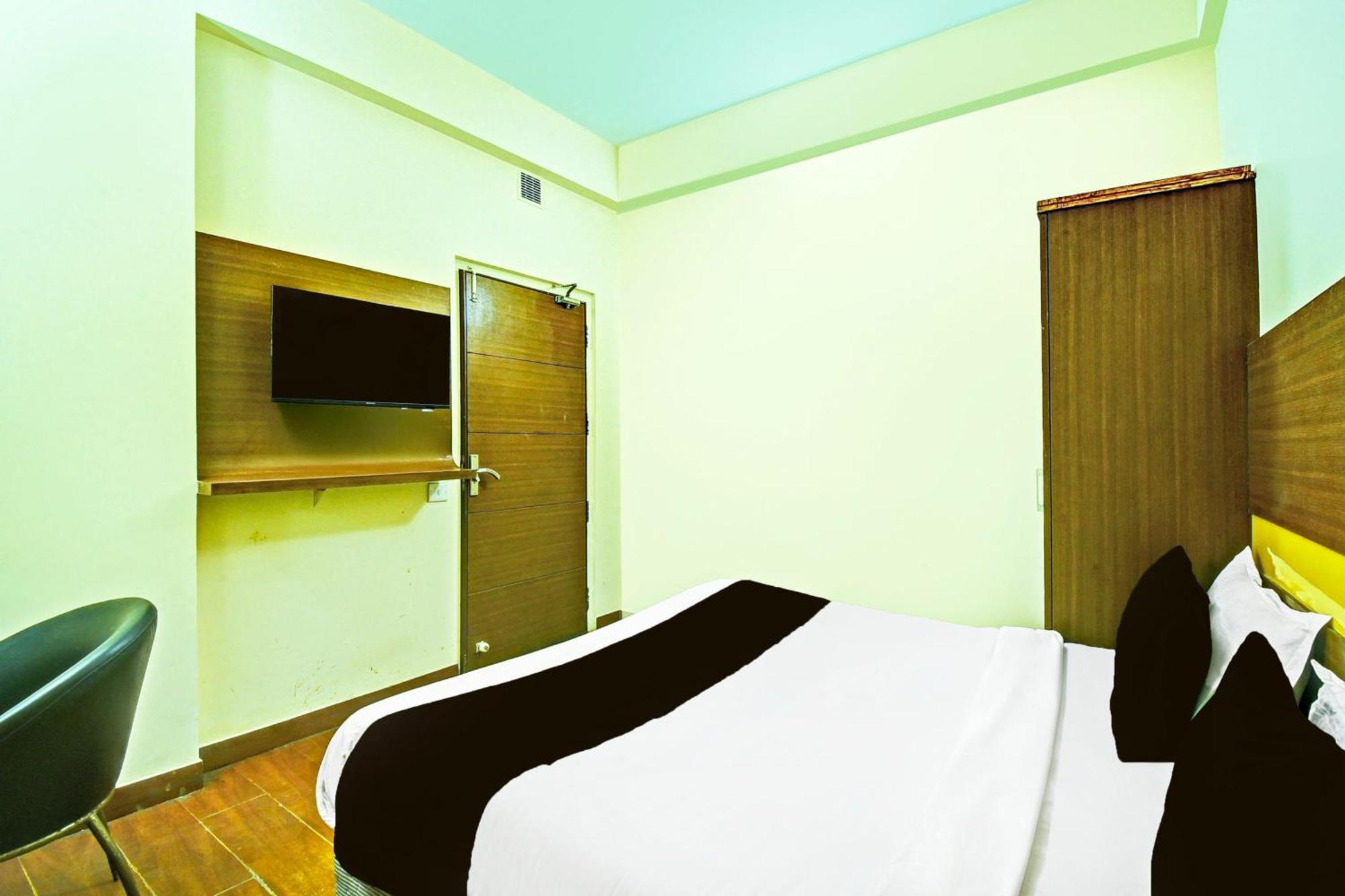 Super Townhouse Amrapali Circle Formerly Aqua