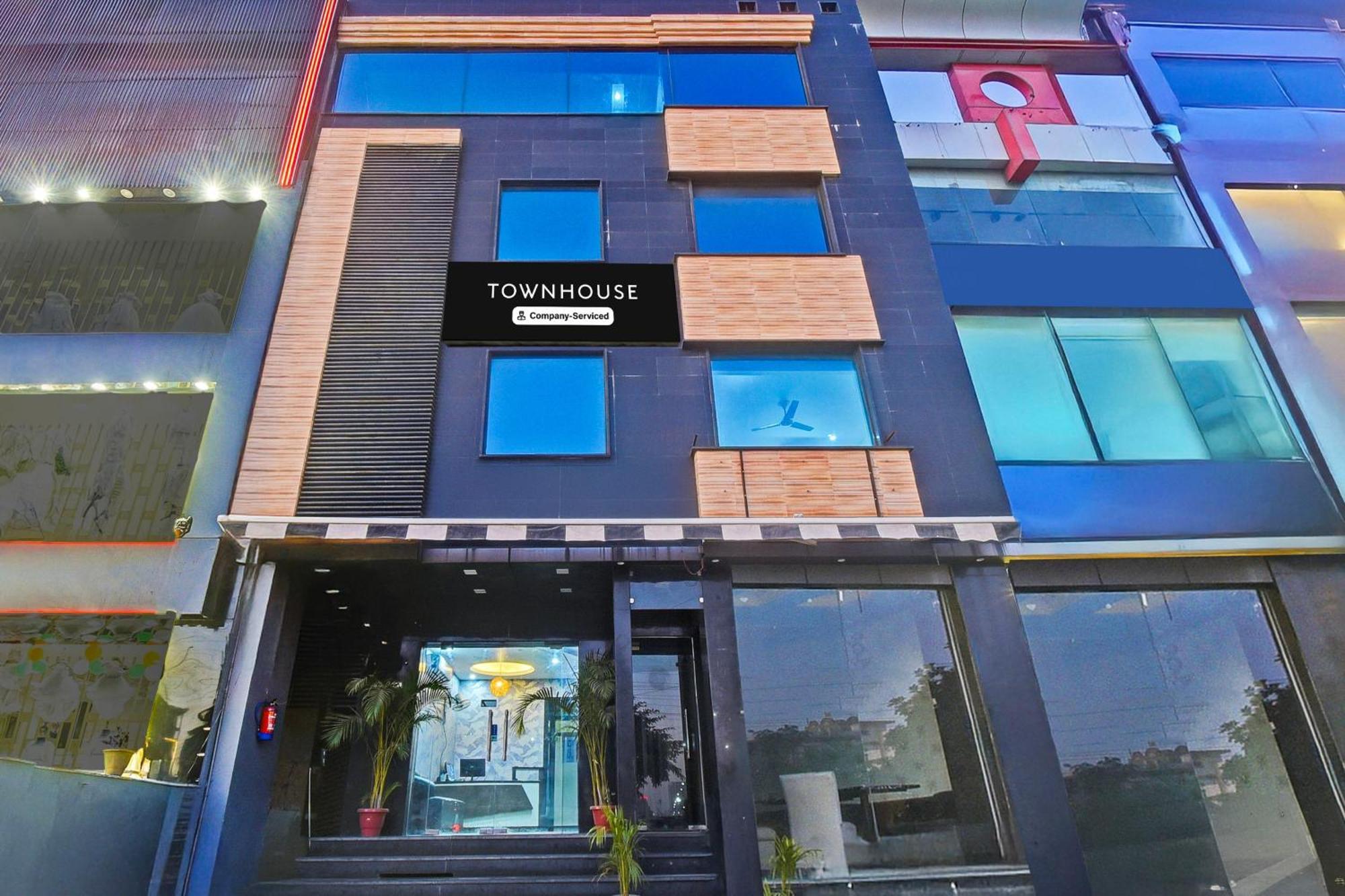 Super Townhouse Amrapali Circle Formerly Aqua * Jaipur